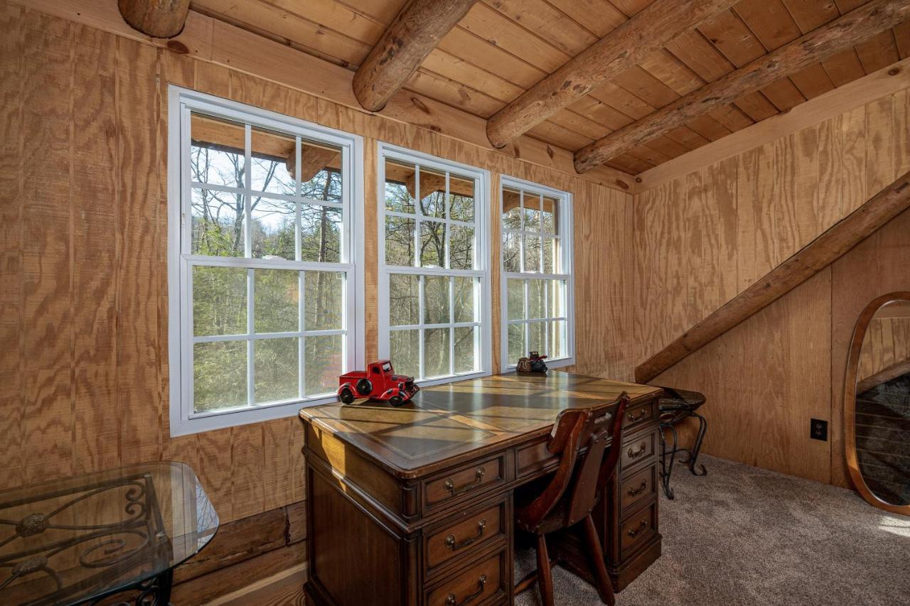 Very Private, Real Log Cabin With Hot Tub! Sevierville Exteriör bild
