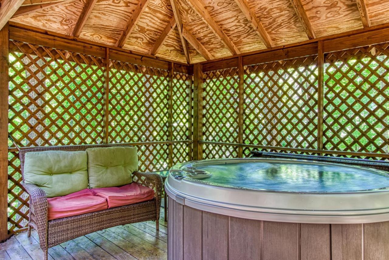 Very Private, Real Log Cabin With Hot Tub! Sevierville Exteriör bild