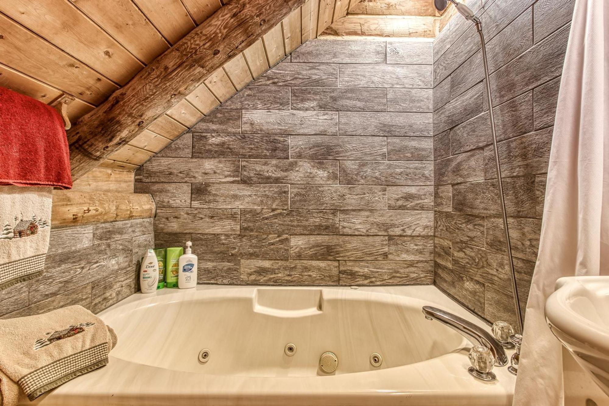 Very Private, Real Log Cabin With Hot Tub! Sevierville Exteriör bild