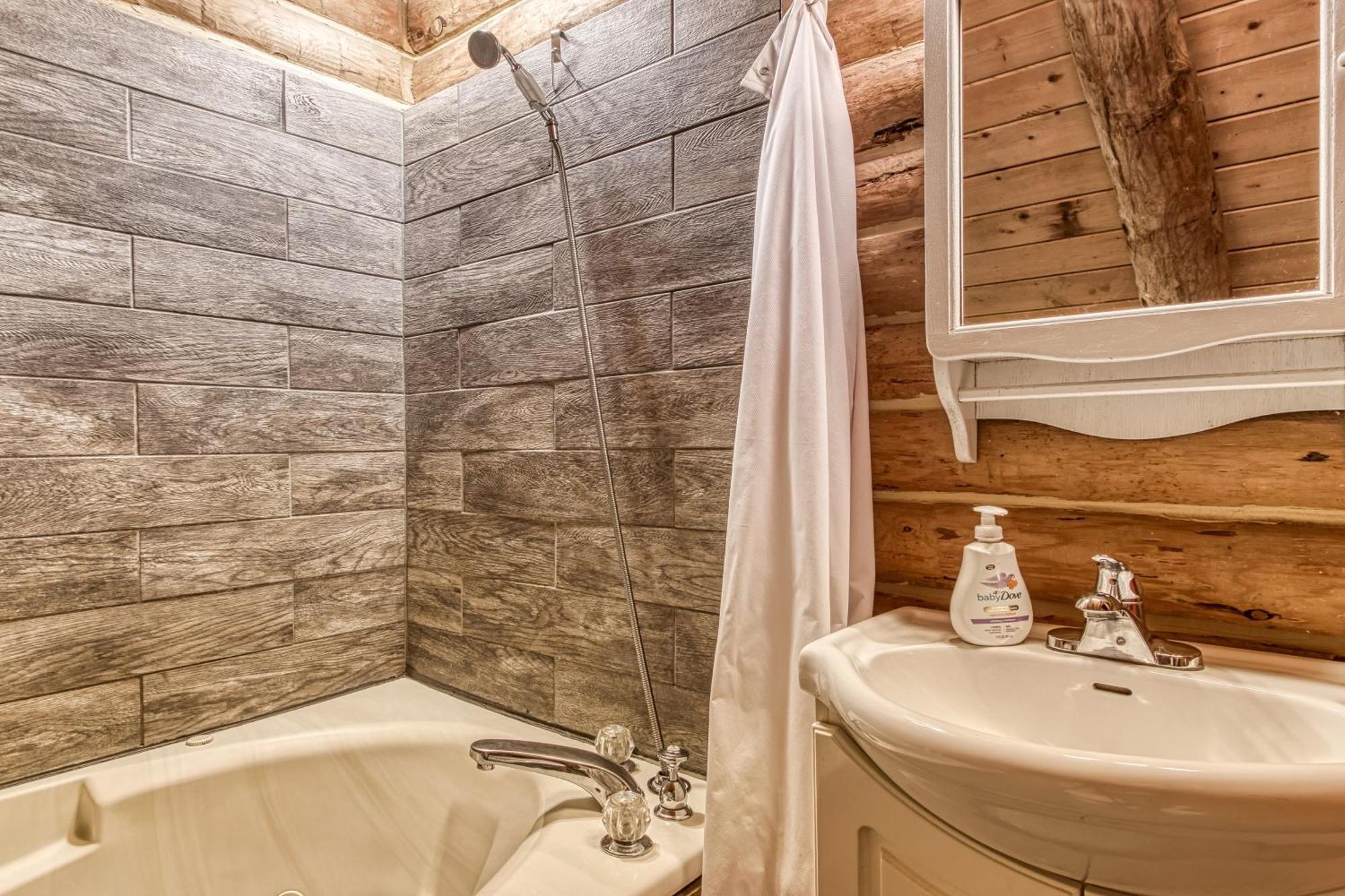 Very Private, Real Log Cabin With Hot Tub! Sevierville Exteriör bild