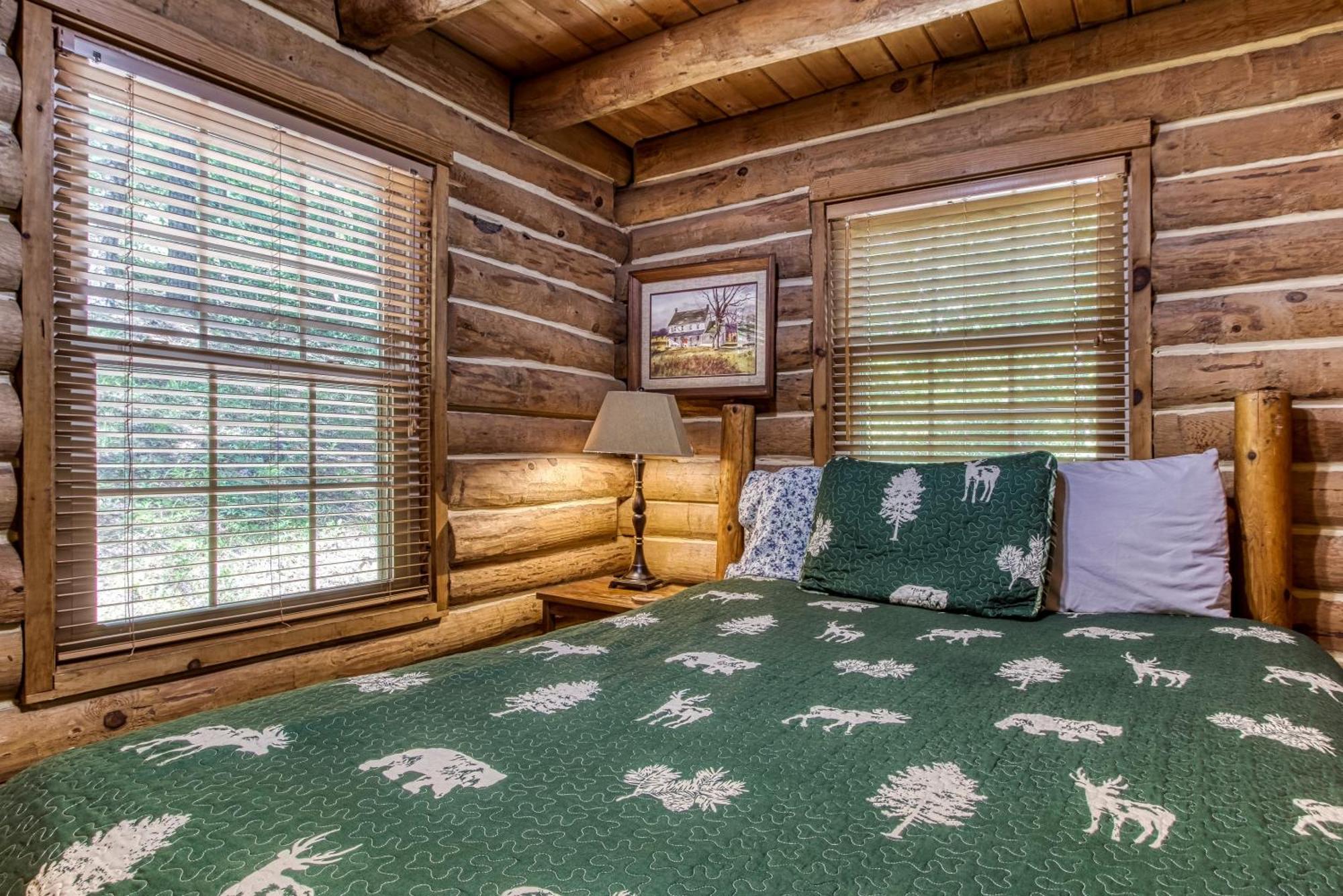 Very Private, Real Log Cabin With Hot Tub! Sevierville Exteriör bild